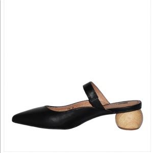 Matiko Virca Heeled Mules in black (sz 38)
